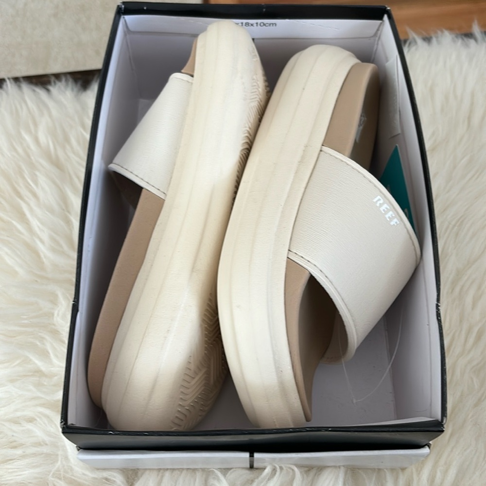 Reef sandals NWT